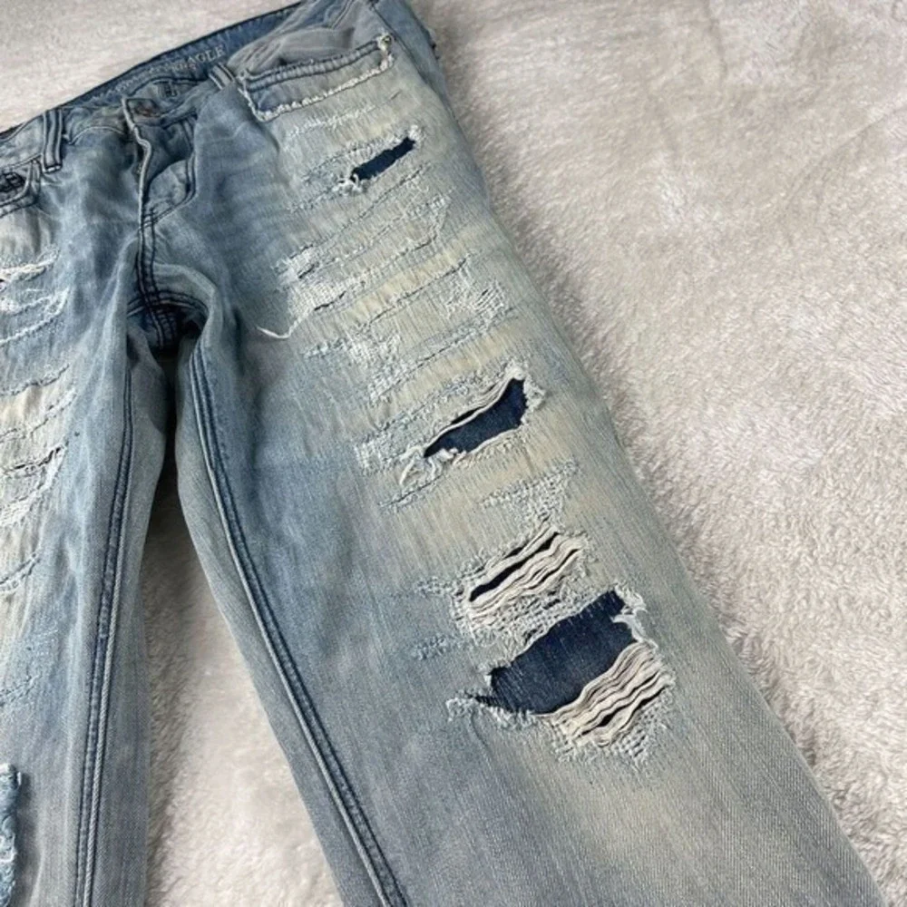 American Eagle Tomgirl Jeans Womens 8 Blue Button Fly‎ Distressed Patched Denim